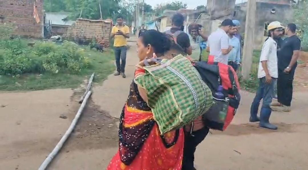 খনি এলাকার চরম অবহেলাতেই কি গৃহহীন শ’খানেক পরিবার?