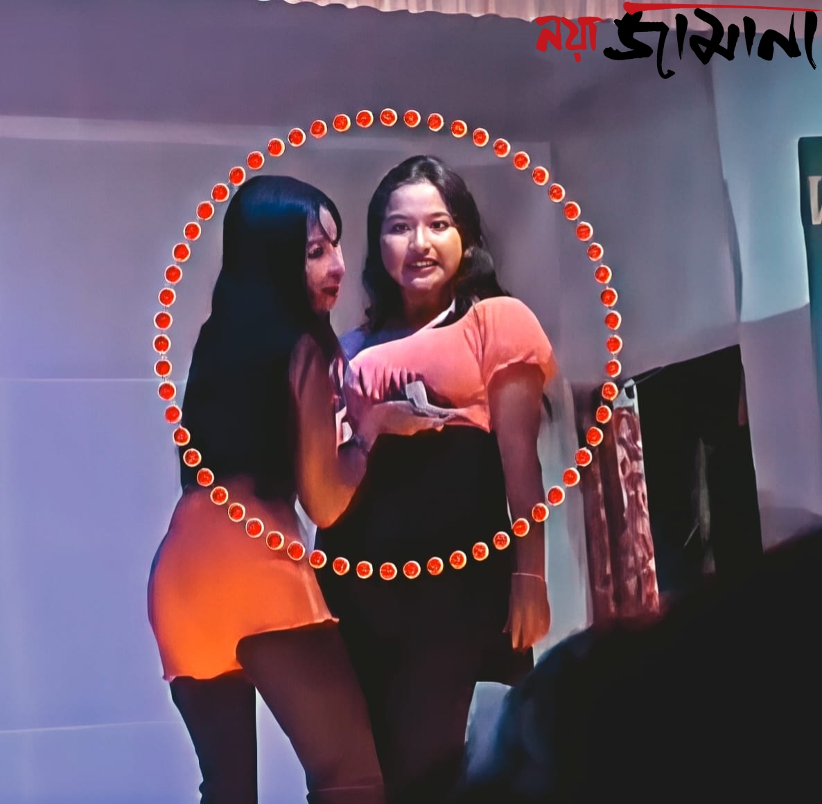 মেলায় দুই যুবতীর কর্মকাণ্ড দেখে হতবাক সকলেই !