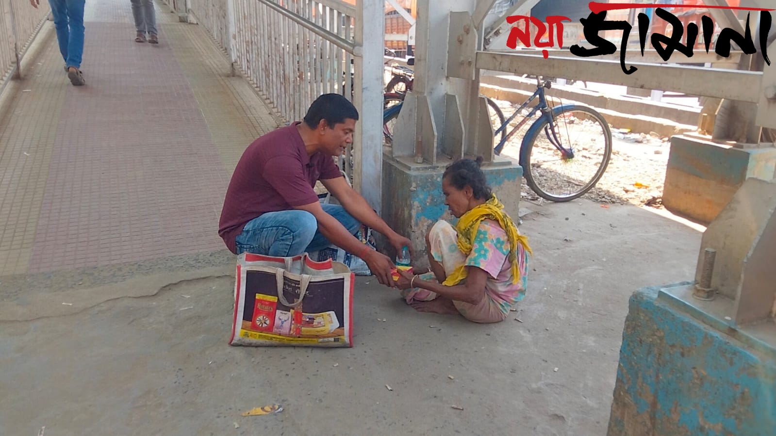 প্রতিদিনের ব্যস্ততার মাঝেও মানুষের পাশে, সাঁইথিয়ার শ্যামসুন্দর সাহা যেন দুস্থদের অন্নদাতা