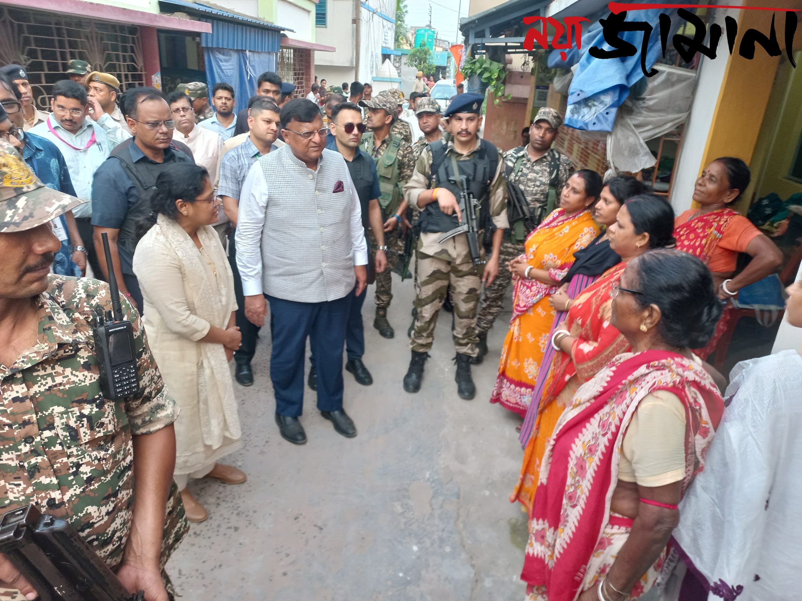 দ্বিতীয় দফার ভোটের আগে বর্ধমানে প্রস্তুতি খতিয়ে দেখলেন মুখ্য নির্বাচন কমিশনার : কথা বললেন ভোটারদের সাথে