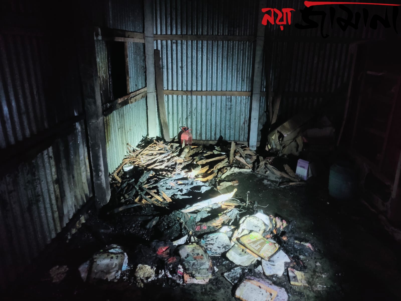 স্বপ্নার বাড়িতে আগুন,  ‘গণধর্ষণের হুমকি’—অভিযোগ স্বপ্না বর্মনের