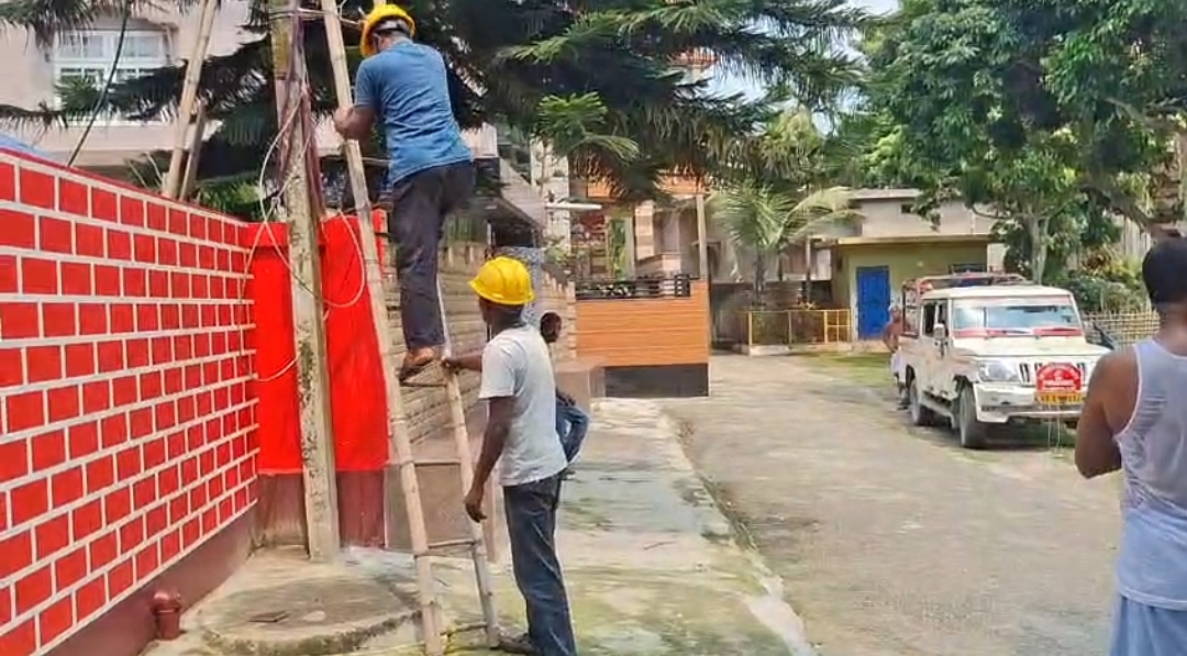 দীর্ঘদিন বিল বকেয়া!ছৌচিয়ায় ৩০-৩৫টি বাড়ির বিদ্যুৎ পরিষেবা বন্ধ করল দপ্তর