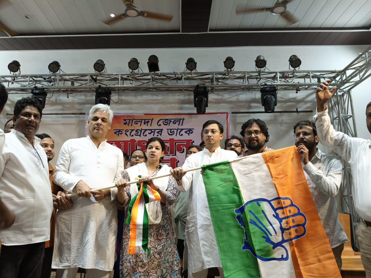 তৃণমূল ছেড়ে কংগ্রেসে ফিরলেন প্রসেনজিৎ দাস, মালদায় যোগদান সভা ঘিরে রাজনৈতিক জল্পনা