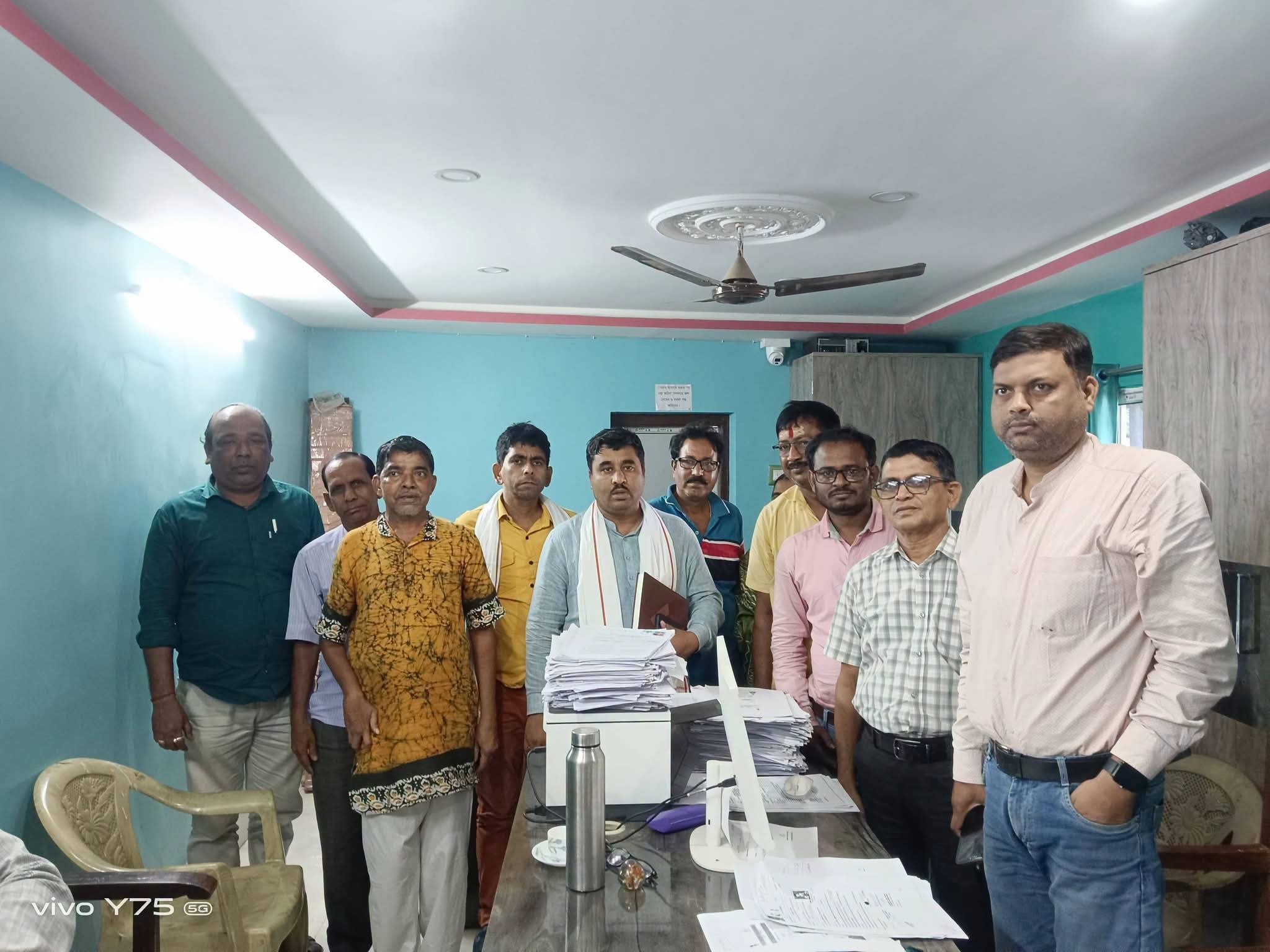 উন্নয়নের খতিয়ান নিতে পঞ্চায়েতে বিধায়ক কৃষ্ণকান্ত সাহা, সরকারি কর্মীদের সাথে একগুচ্ছ আলোচনা