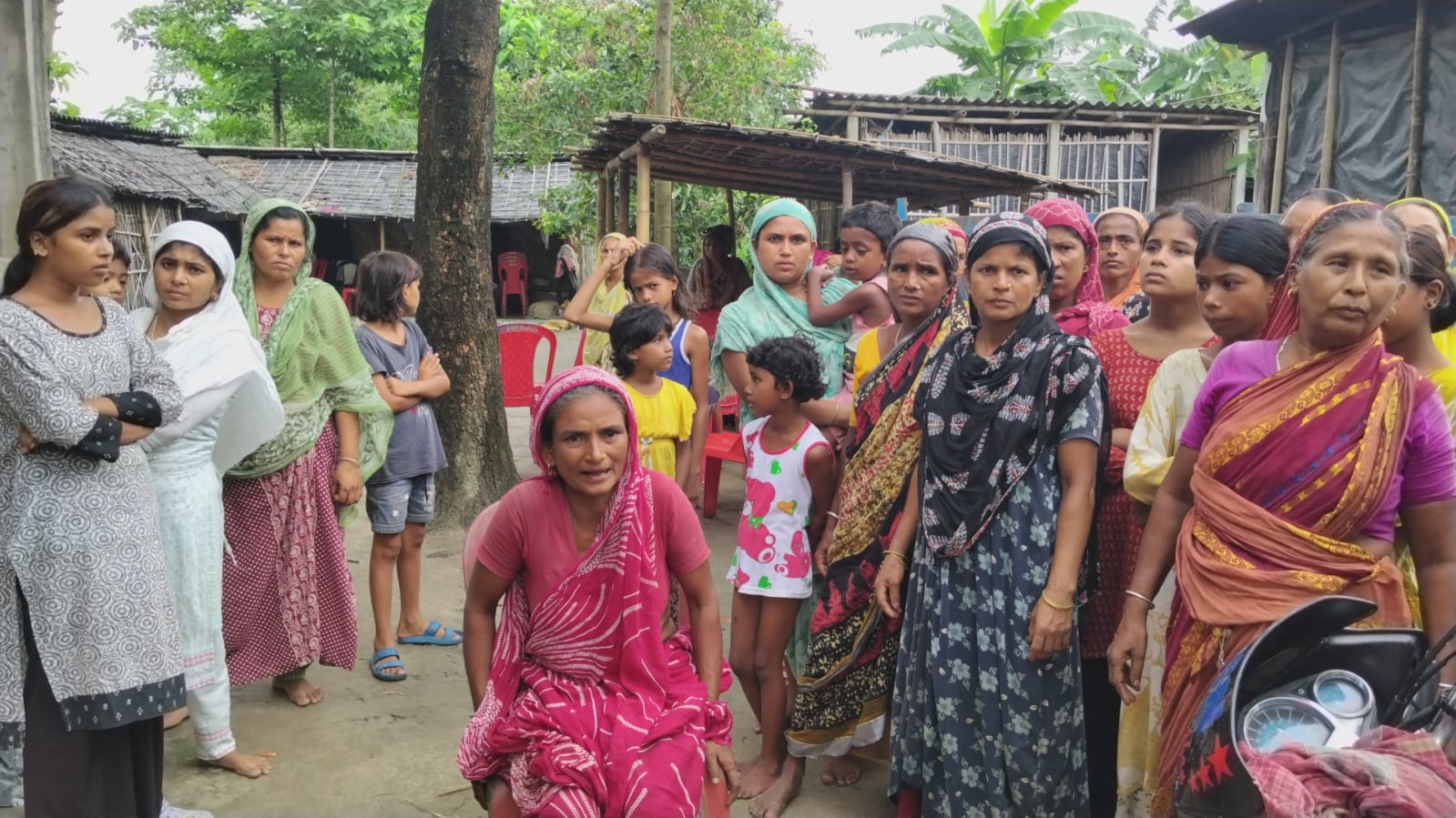 প্রেমের টানাপোড়েনে লাইভ ভিডিও কল চলাকালীন গলায় ফাঁস, ইসলামপুরে কিশোরীর মৃত্যুকে ঘিরে চাঞ্চল্য
